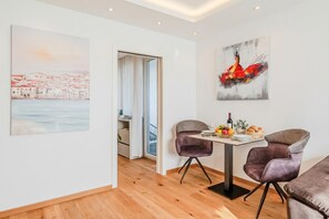 Apartamento standard, 1 quarto, sacada (Aurora Park View Apartment) | Opções para refeição