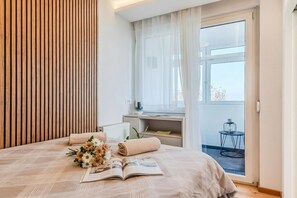 Apartamento standard, vários quartos (Aurora Park View Apartment) | 1 quarto, Wi-Fi de cortesia, roupa de cama