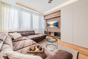 Flat-screen TV - Aurora Park View Apartment (Zagreb)
