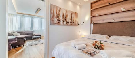 สแตนดาร์ดอพาร์ทเมนท์, หลายห้องนอน (Aurora Park View Apartment) | 1 ห้องนอน, Wi-Fi ฟรี, ผ้าปูที่นอน