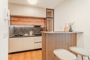 Standard Apartment, Multiple Bedrooms (Aurora Park View Apartment) | Dapur peribadi | Peti sejuk, ketuhar gelombang mikro, ketuhar, dapur 