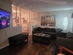 Unclassified image, 3 of 10, button - Amazing North Hills/Crabtree 4BR Split Level! (Raleigh)