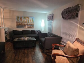 Unclassified image, 2 of 10, button - Amazing North Hills/Crabtree 4BR Split Level! (Raleigh)