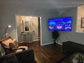 Unclassified image, 4 of 10, button - Amazing North Hills/Crabtree 4BR Split Level! (Raleigh)