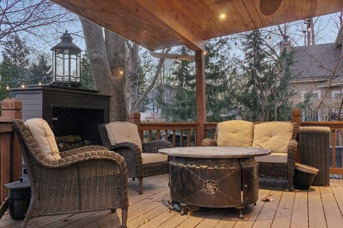 Spacious 4BR Home with Ultimate Sports Cave, 10 Min to World Cup Shuttle