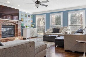 Televisie en een open haard