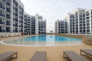 Pool - City Glow Comfort Studio - Oasis Pool (Dubai)