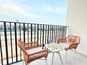 Property grounds - City Glow Comfort Studio - Oasis Pool (Dubai)
