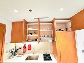 Private kitchen - City Glow Comfort Studio - Oasis Pool (Dubai)