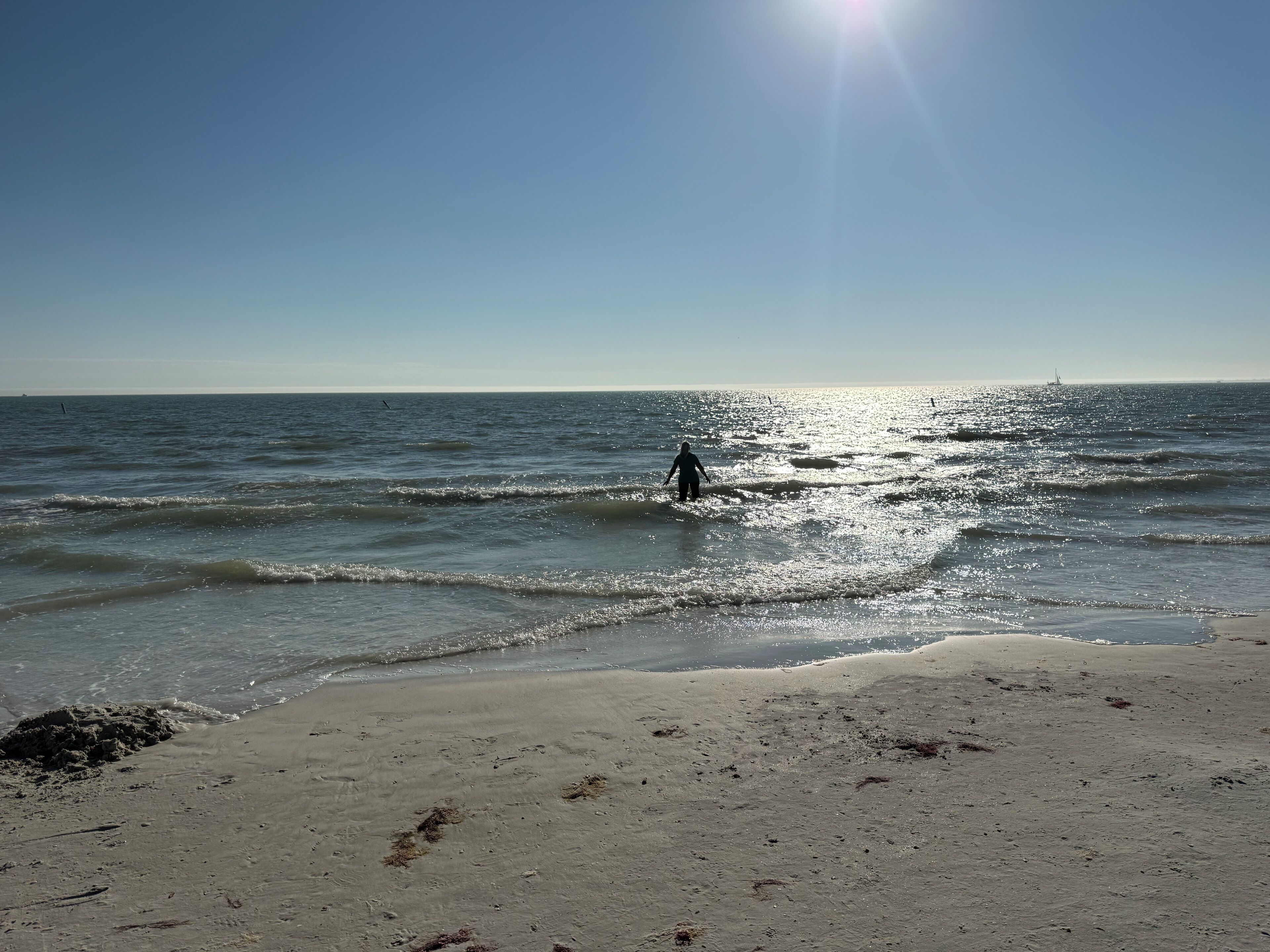 Beach nearby, sun-loungers, beach towels