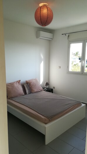 1 bedroom, free WiFi, bed sheets - Jacuzzi and private garden - Cosy apartment in Saint Pierre (Saint-Pierre)