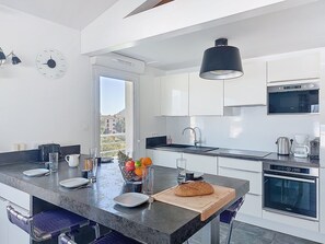 Fridge, microwave, oven, dishwasher - La Boétie by Interhome (Porto Vecchio)
