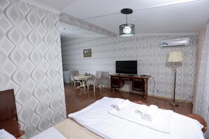 Unclassified image, 2 of 20, button