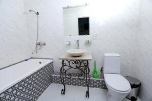 Hair dryer, towels, toilet paper - Garden City Hotel (Navoiy)