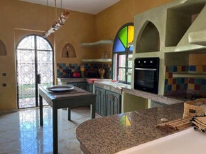 Kühlschrank, Ofen, Herdplatte, Geschirrspüler