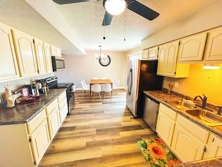 Private kitchen. Spacious Family Home - 20 Min To Downtown Columbus. 2 Car Garage & Yard!