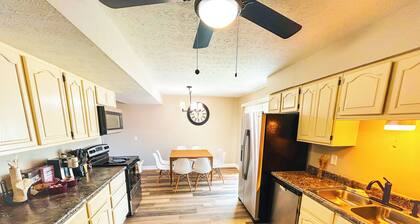 Spacious Family Home - 20 Min To Downtown Columbus. 2 Car Garage & Yard!