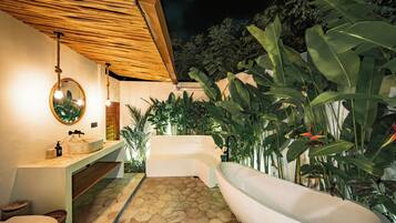 Villa | Baño | Ducha, artículos de higiene personal gratuitos, jabón y champú