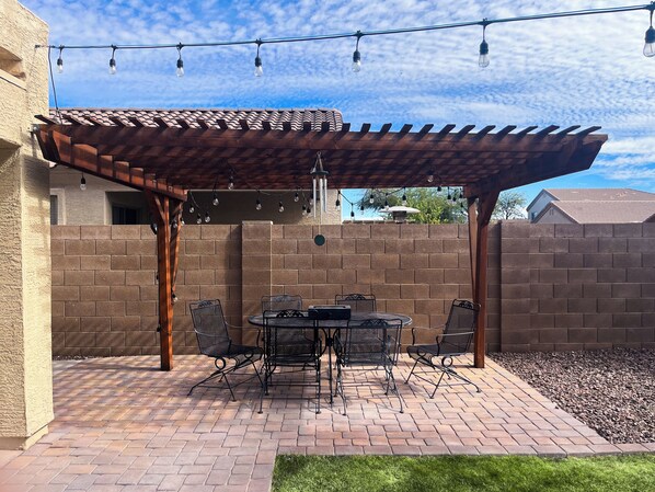 Outdoor dining - Spring Training HQ · Real Grass · Game Room · Pet Friendly · Sleeps 8 (Sun City)