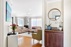 TV - Scarborough Central – Ocean Glimpse Retreat (Scarborough)
