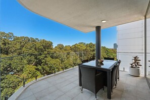 Outdoor dining - South Perth Sky - Foreshore Escape (Perth)