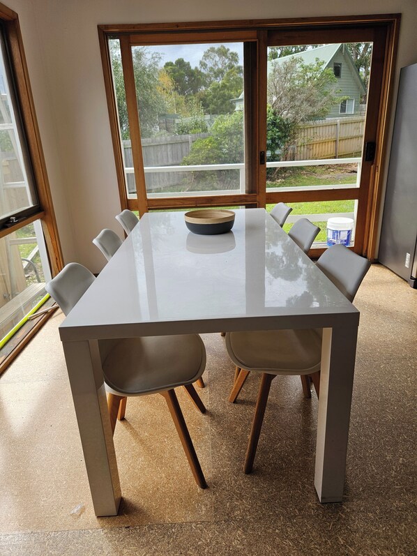 Dining - Coming soon - Island Getaway on Bay - book from April 23 (Cowes)