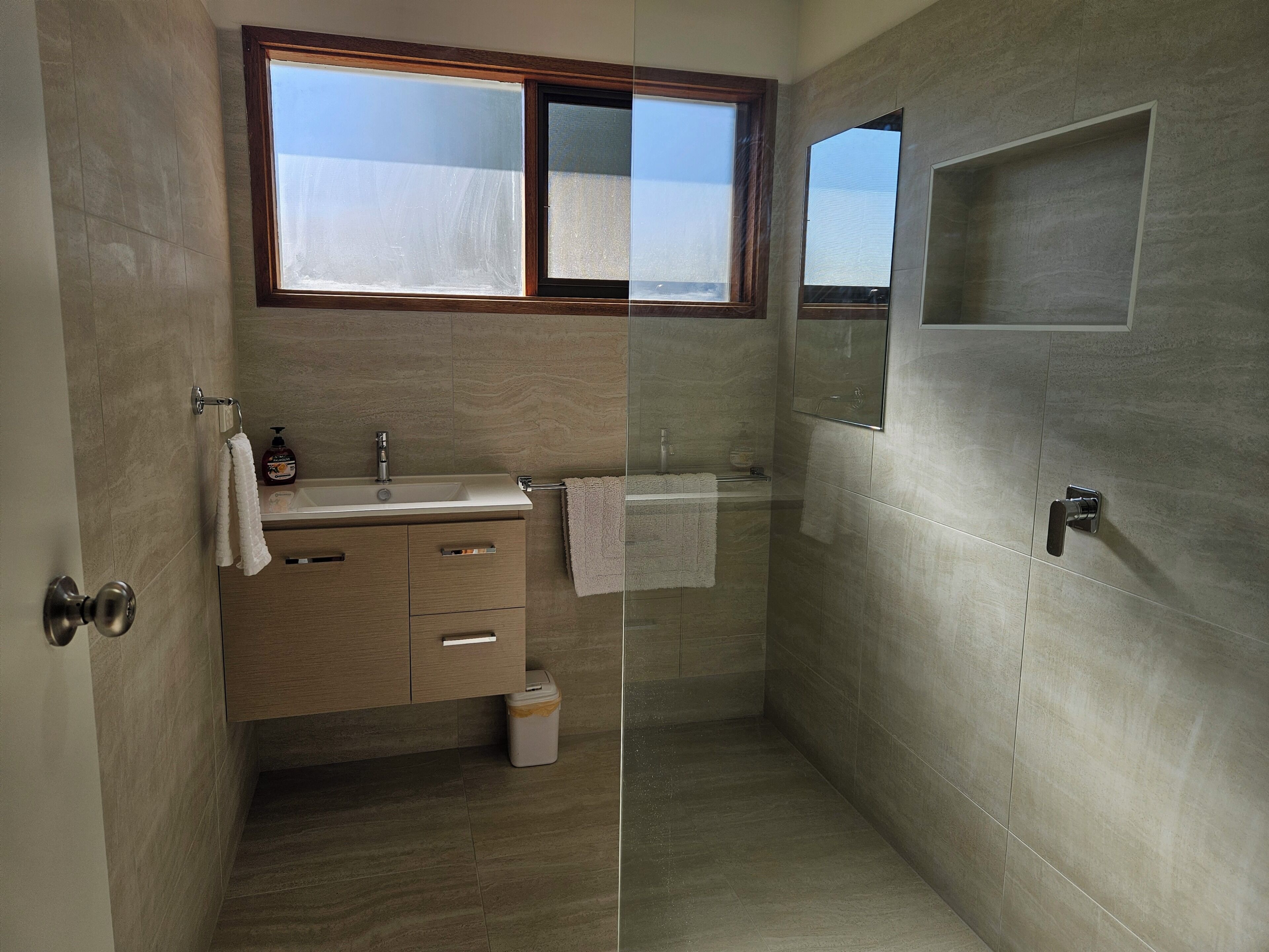 Dusche, Handtücher, Seife, Toilettenpapier