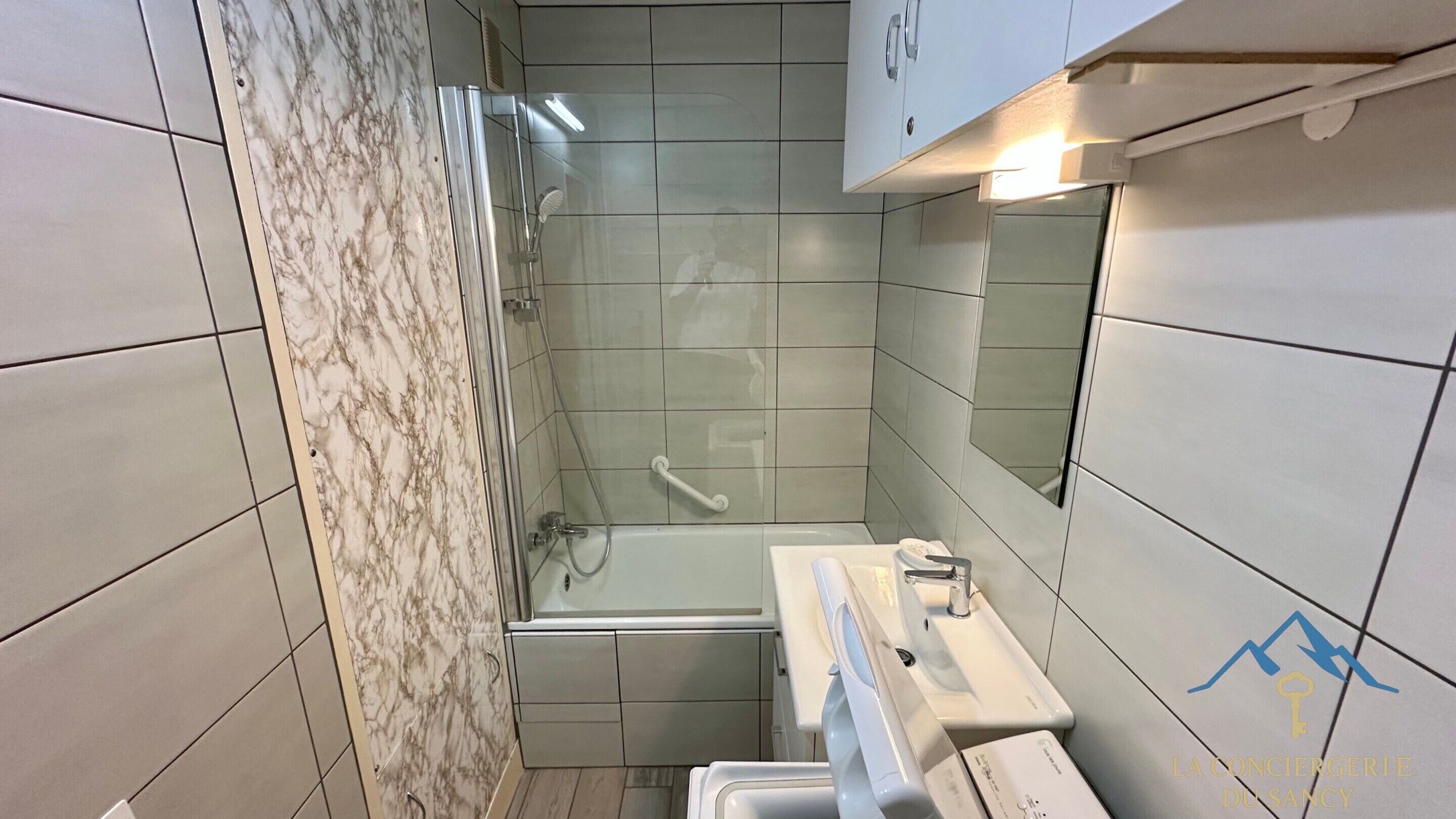 Apartment | Bathroom