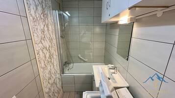 Apartment | Bathroom