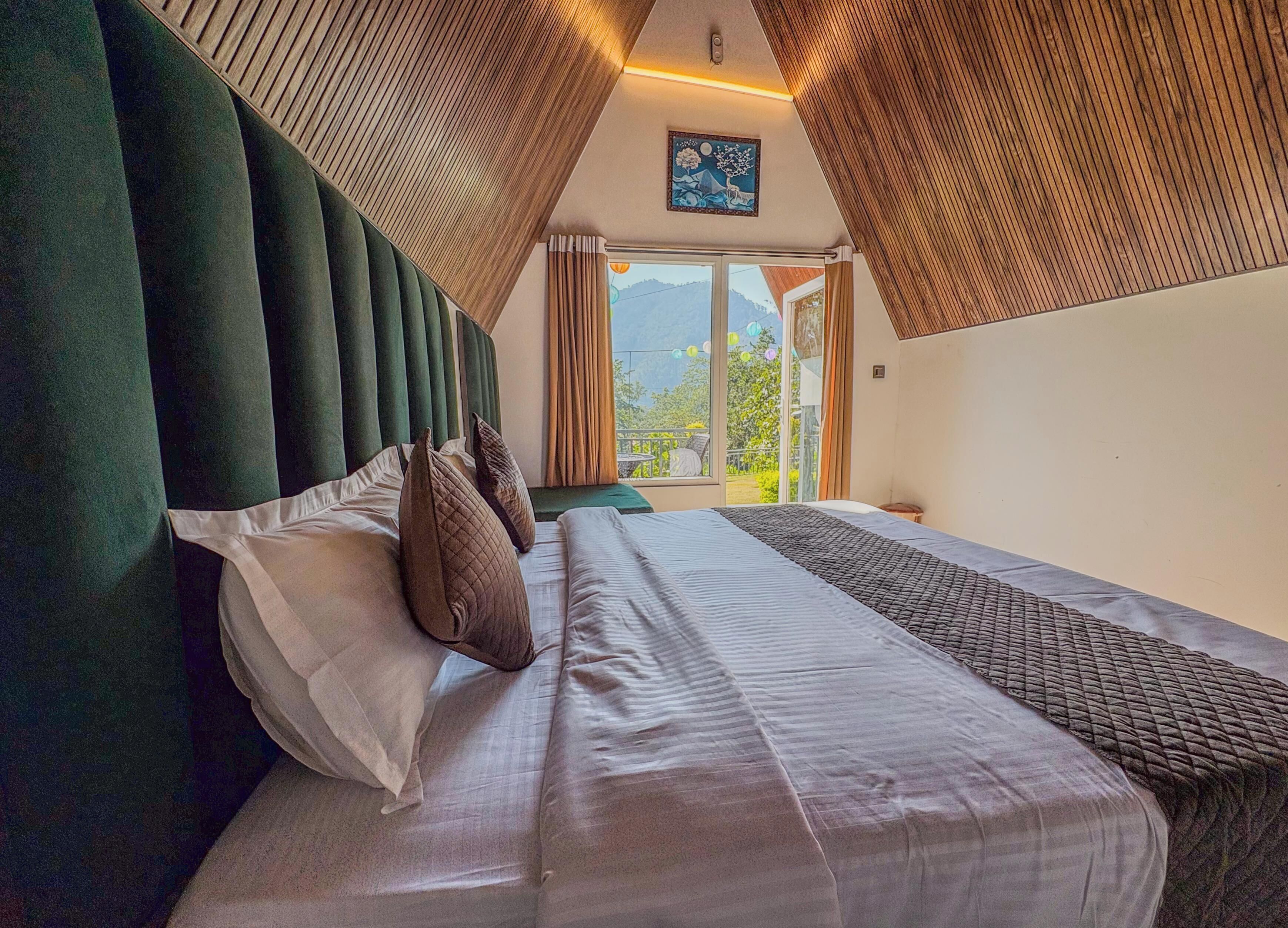 Imperial Cottage with Bunk Bed | Premium bedding, free WiFi, bed sheets