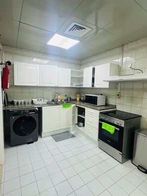 Private kitchen - Executive 3BR  with 4 beds -Sea View -Flexible Rental -Parking Included (Abu Dhabi)