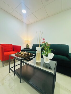 Unclassified image, 2 of 25, button