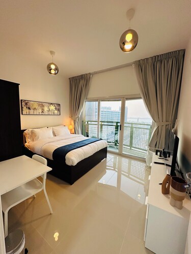 Executive 3BR  with 4 beds -Sea View -Flexible Rental -Parking Included