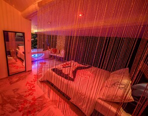 1 bedroom, WiFi, bed sheets - Suite romantique & Jacuzzi-Arles center (Arles)