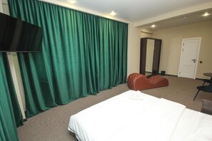 Blackout curtains, free WiFi - DaVinci (Almaty)