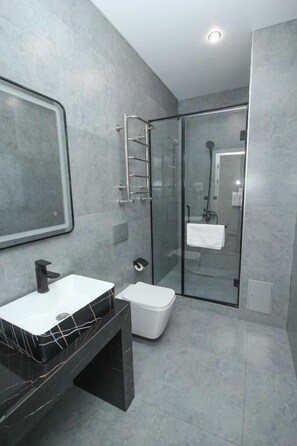 Superior Double Room, Balcony, Mountain View | Bilik Mandi | Selipar 