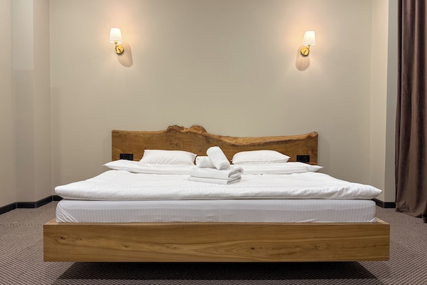 Habitación doble superior, balcón, vistas a la montaña | Cortinas opacas y wifi gratis