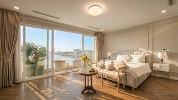 Habitación panorámica, 1 cama de matrimonio, terraza, vistas al lago | Minibar, caja fuerte, cortinas opacas y sistema de insonorización