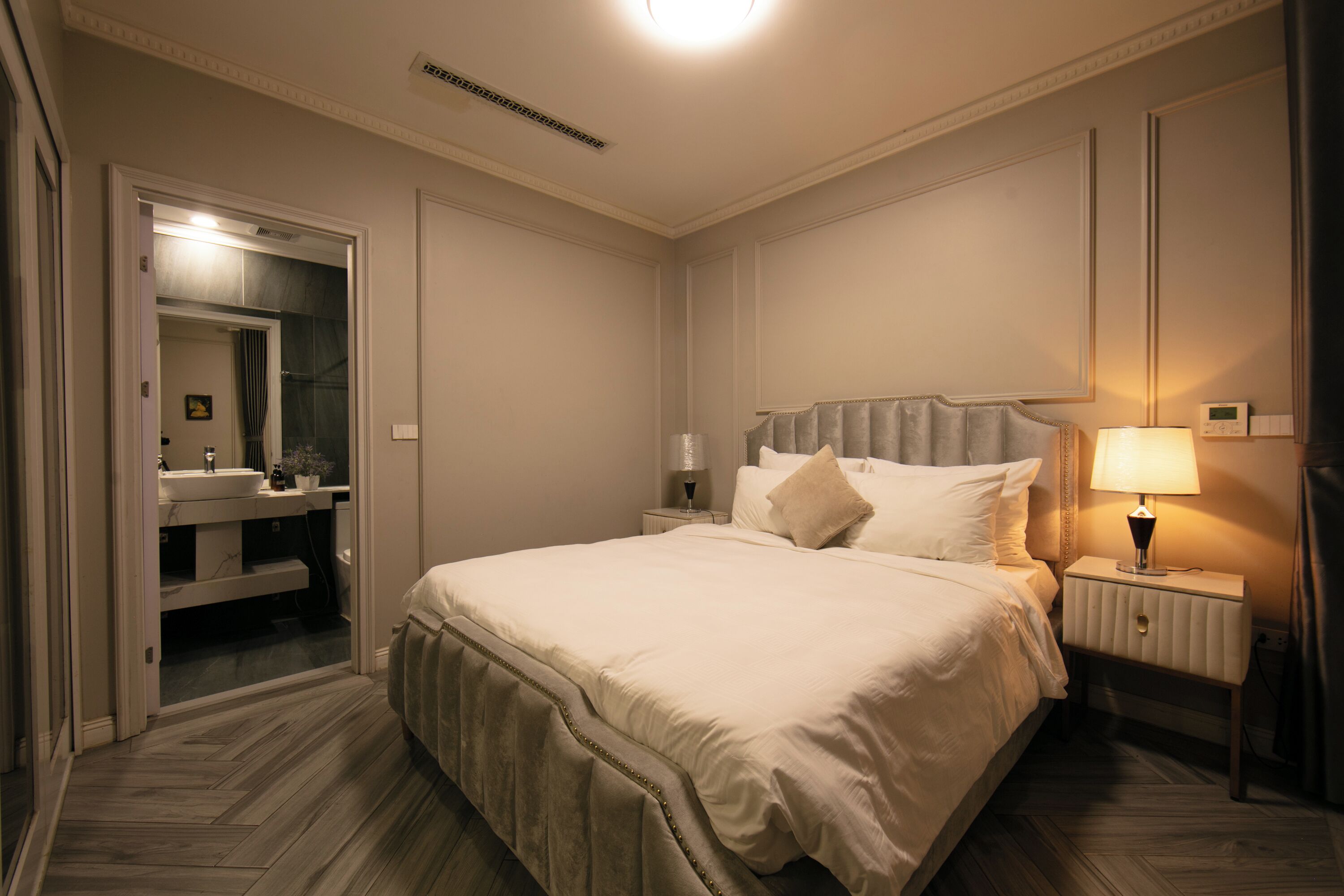 Minibar, coffres-forts dans les chambres, rideaux occultants