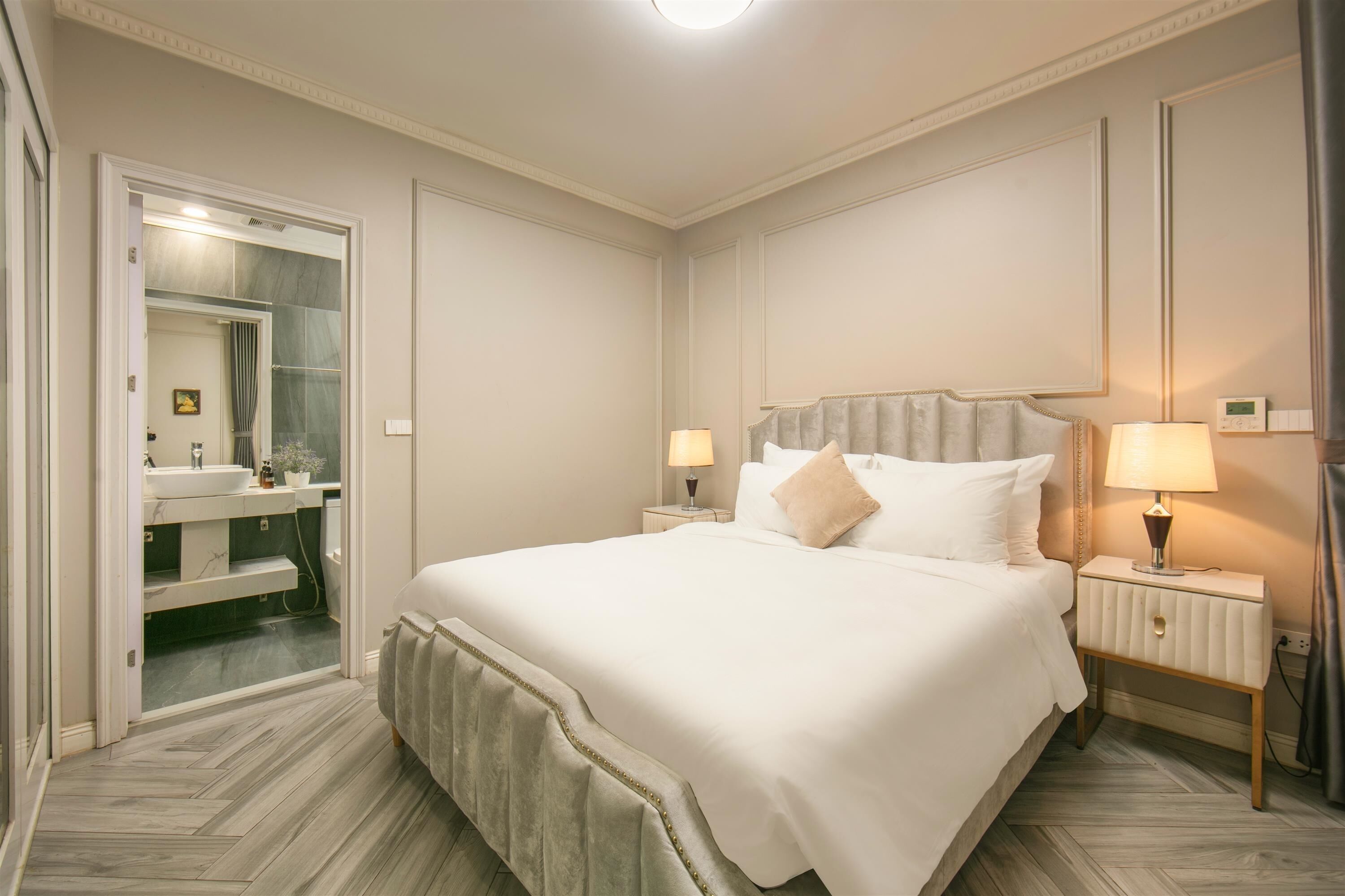 Bar mini, peti besi dalam bilik, langsir/tirai gelap terus, kalis bunyi 