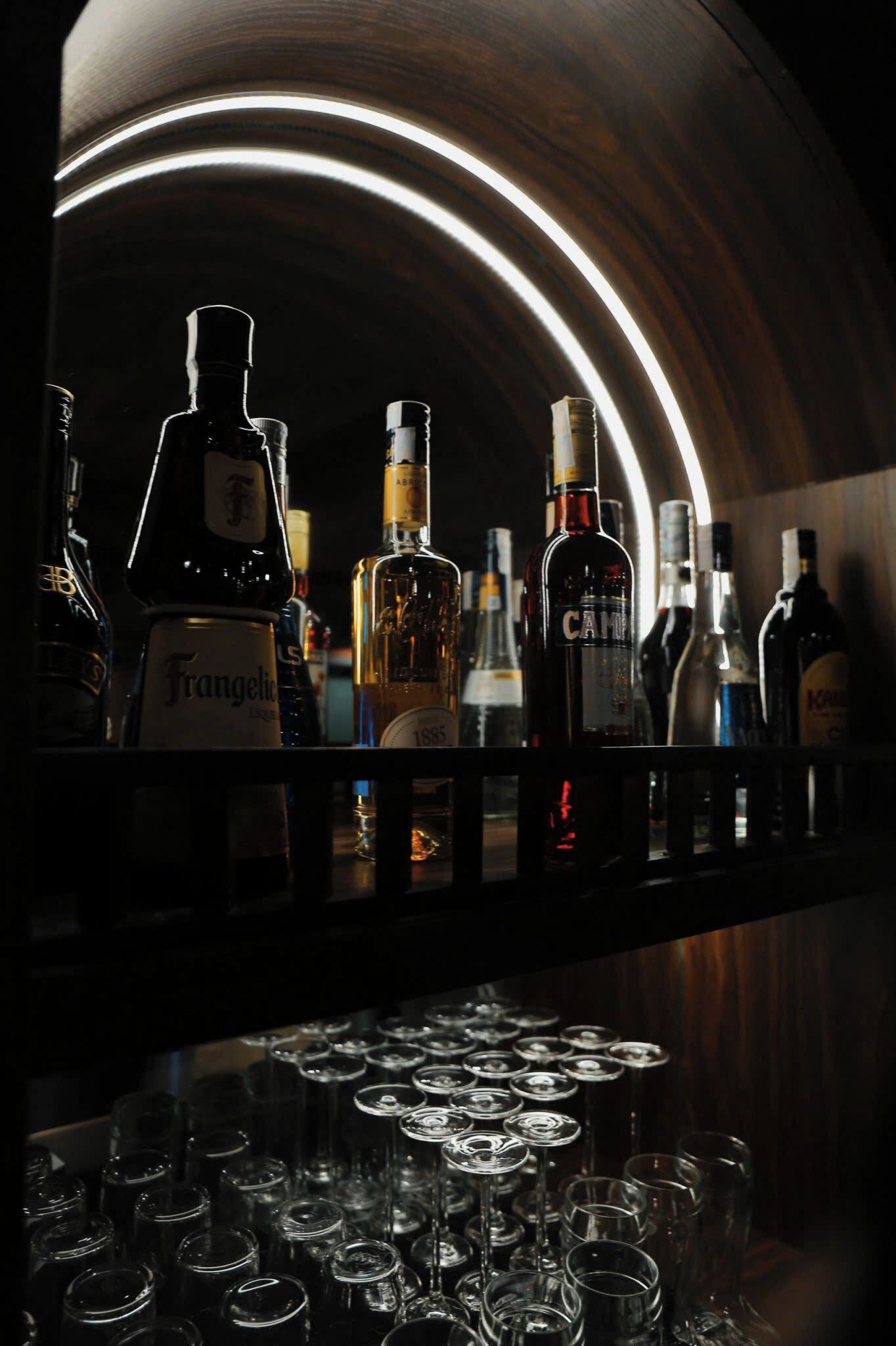 2 restaurants, breakfast served