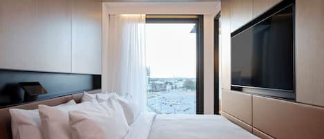 Luxury-Zimmer (Little Luxe Room) | Minibar, Zimmersafe, Schreibtisch, laptopgeeigneter Arbeitsplatz