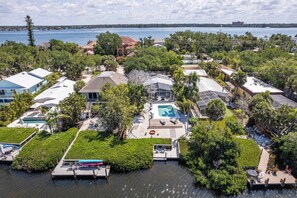Exterior - Coastal Chic 3BR, Pool, Hot Tub Near Siesta Beach (Sarasota)