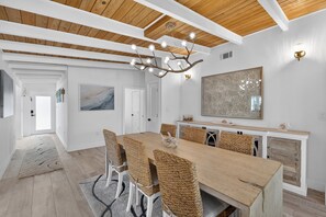 Dining - Coastal Chic 3BR, Pool, Hot Tub Near Siesta Beach (Sarasota)