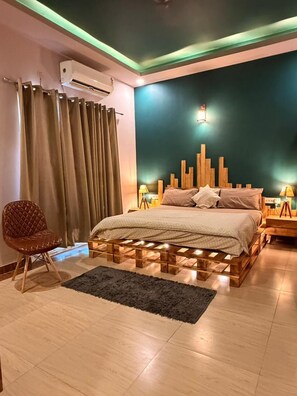 Apartamento superluxo, sacada | Escrivaninha, espaço de trabalho para notebook