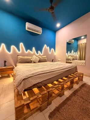 Departamento de lujo, balcón | Escritorio y espacio para trabajar con laptop 