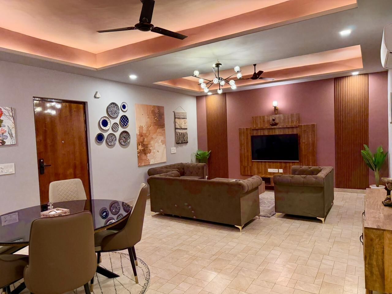 Desk, laptop workspace, iron/ironing board, free WiFi