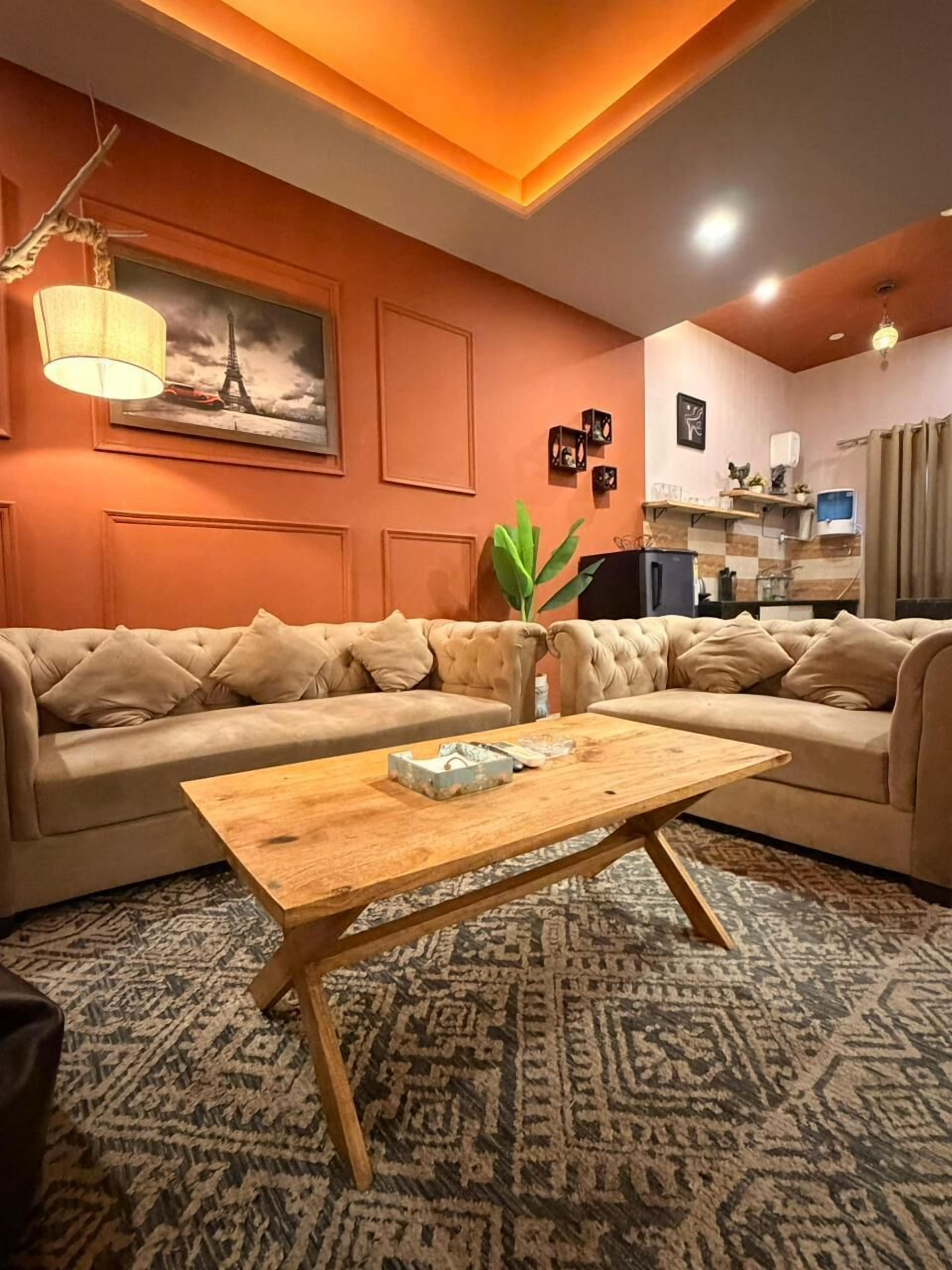 Luxurious 2 BHK | Desk, laptop workspace, iron/ironing board, free WiFi