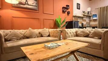 Luxurious 2 BHK | Desk, laptop workspace, iron/ironing board, free WiFi