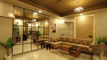 Desk, laptop workspace, iron/ironing board, free WiFi